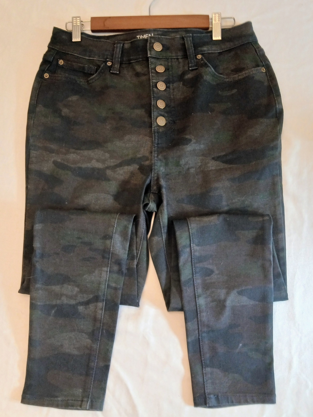 Time and Tru Women’s High Rise Curvy Skinny Jeans Camo Button Fly Size 10